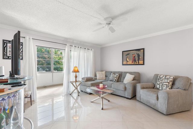 4191 NW 41st Street 214, Lauderdale Lakes, FL 33319
