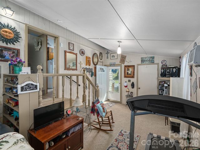 376 Hoot Owl Road, Spruce Pine, NC 28777