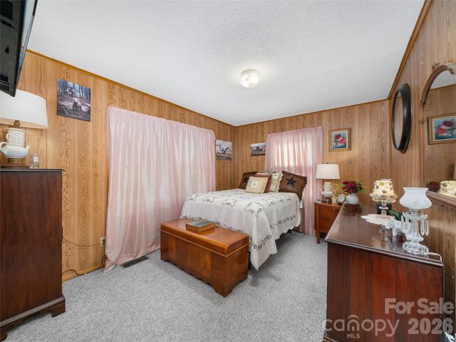 376 Hoot Owl Road, Spruce Pine, NC 28777