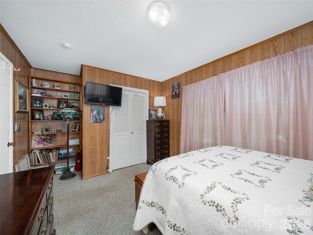 376 Hoot Owl Road, Spruce Pine, NC 28777
