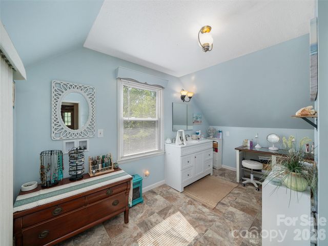 376 Hoot Owl Road, Spruce Pine, NC 28777