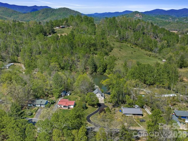 376 Hoot Owl Road, Spruce Pine, NC 28777