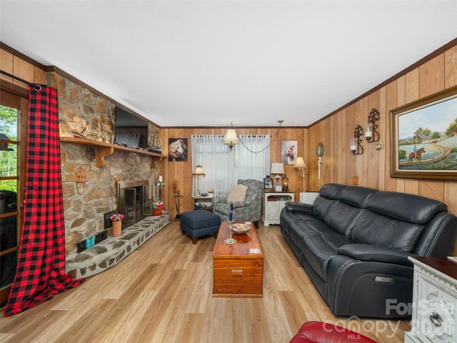 376 Hoot Owl Road, Spruce Pine, NC 28777