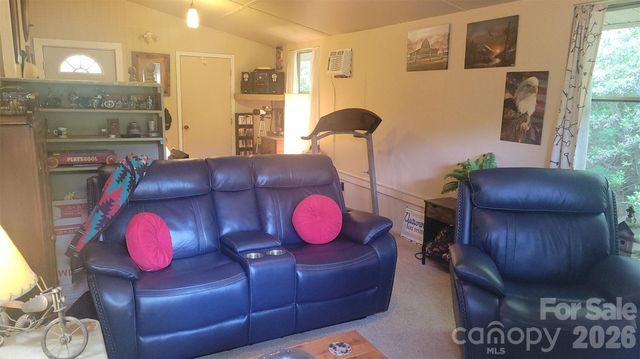 376 Hoot Owl Road, Spruce Pine, NC 28777