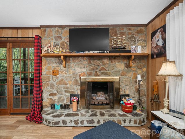 376 Hoot Owl Road, Spruce Pine, NC 28777