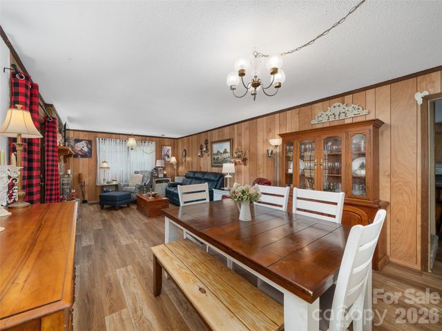 376 Hoot Owl Road, Spruce Pine, NC 28777