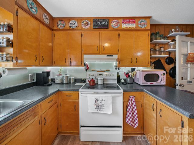 376 Hoot Owl Road, Spruce Pine, NC 28777