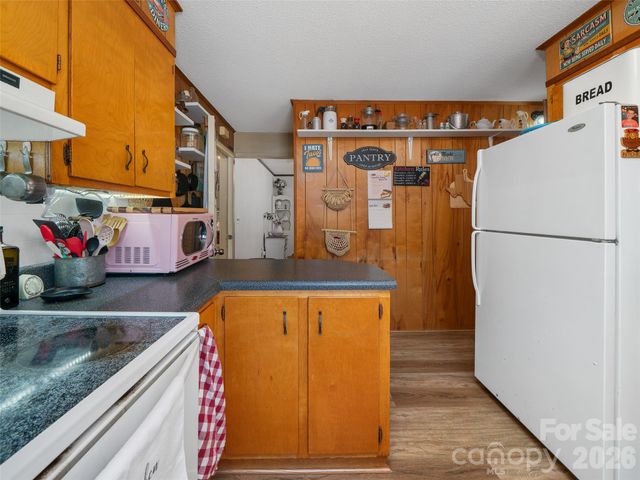 376 Hoot Owl Road, Spruce Pine, NC 28777
