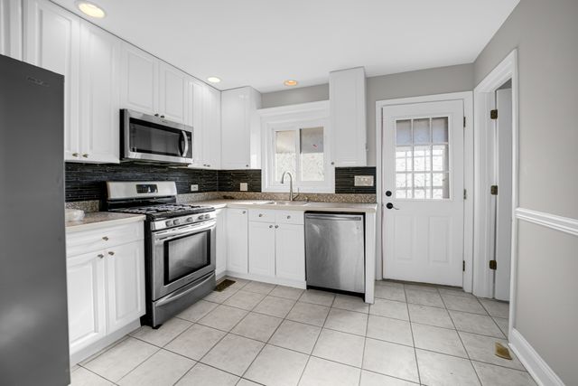 9523 S Kostner Avenue, Oak Lawn, IL 60453