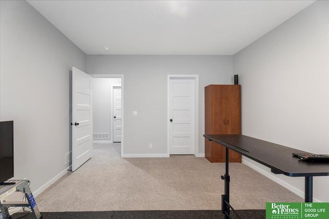 6518 S 208th Avenue, Elkhorn, NE 68022