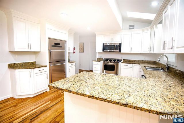 21 Hopkins Street, Hillsdale, NJ 07642