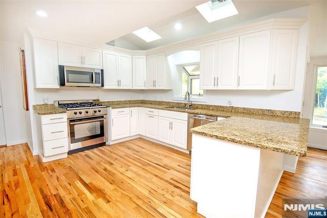 21 Hopkins Street, Hillsdale, NJ 07642