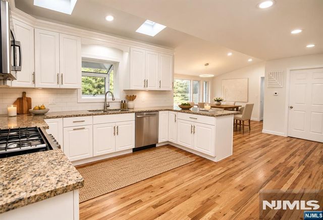 21 Hopkins Street, Hillsdale, NJ 07642