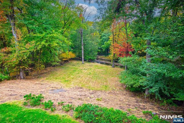 21 Hopkins Street, Hillsdale, NJ 07642
