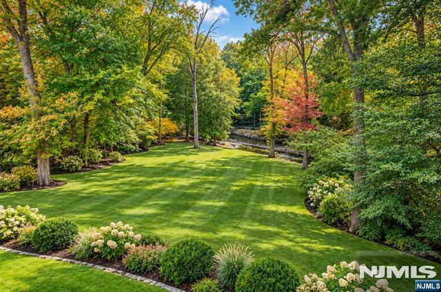 21 Hopkins Street, Hillsdale, NJ 07642