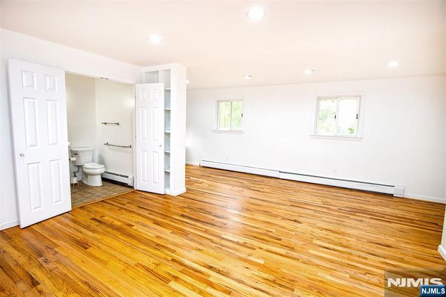 21 Hopkins Street, Hillsdale, NJ 07642
