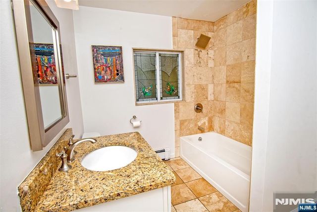 21 Hopkins Street, Hillsdale, NJ 07642