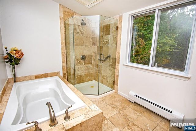 21 Hopkins Street, Hillsdale, NJ 07642