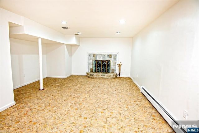 21 Hopkins Street, Hillsdale, NJ 07642