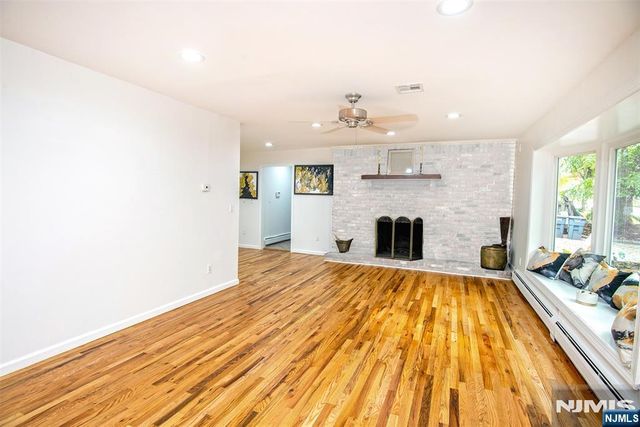 21 Hopkins Street, Hillsdale, NJ 07642