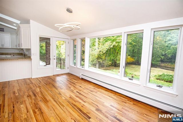 21 Hopkins Street, Hillsdale, NJ 07642