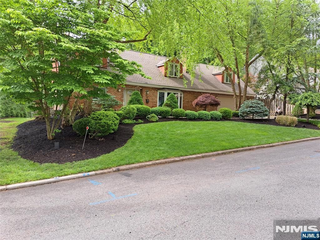 21 Hopkins Street, Hillsdale, NJ 07642