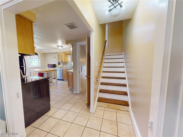 1136 Erieview Road, Cleveland Heights, OH 44121