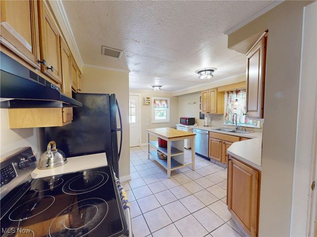 1136 Erieview Road, Cleveland Heights, OH 44121