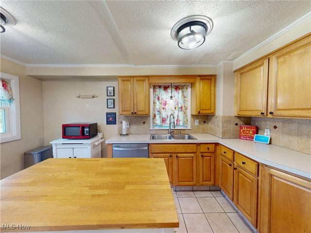 1136 Erieview Road, Cleveland Heights, OH 44121