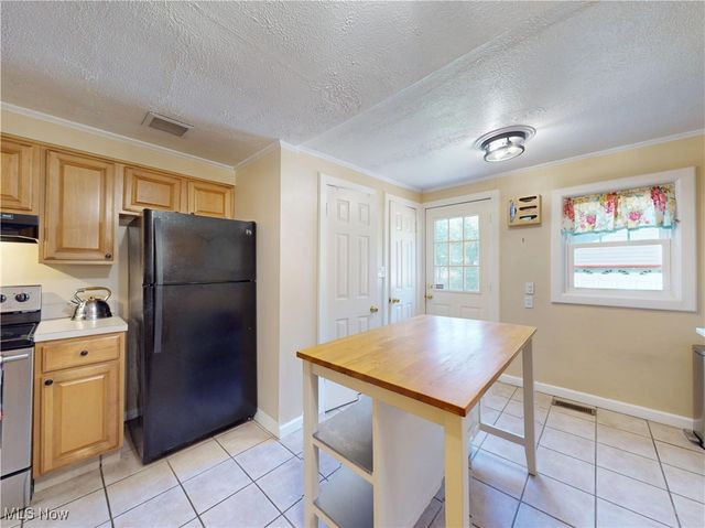 1136 Erieview Road, Cleveland Heights, OH 44121