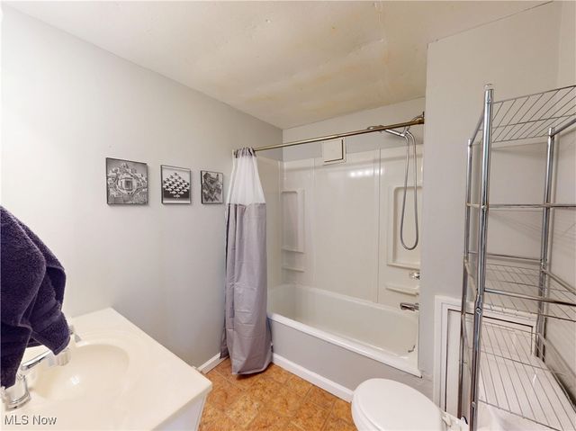 1136 Erieview Road, Cleveland Heights, OH 44121