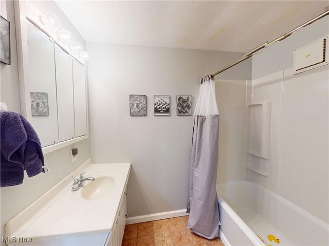 1136 Erieview Road, Cleveland Heights, OH 44121