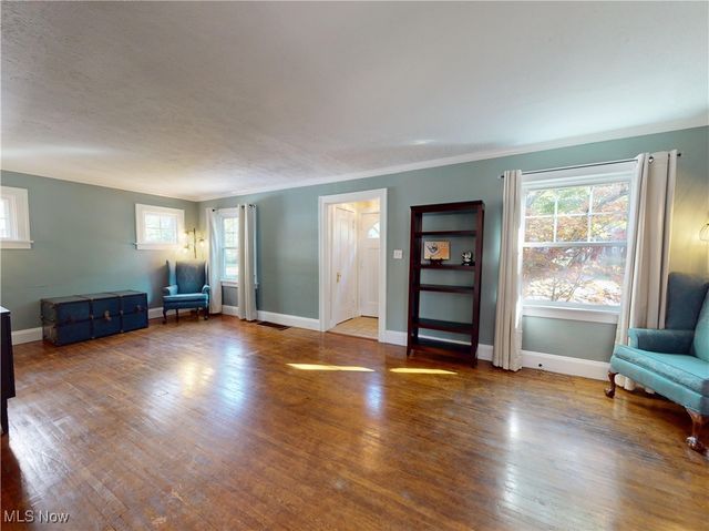 1136 Erieview Road, Cleveland Heights, OH 44121