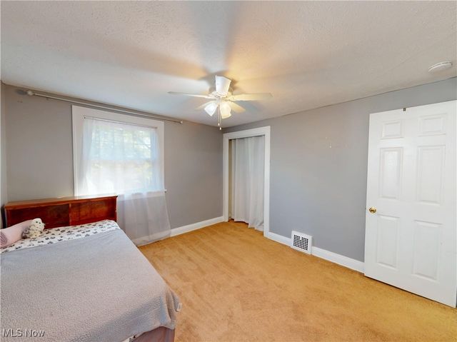 1136 Erieview Road, Cleveland Heights, OH 44121