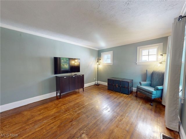 1136 Erieview Road, Cleveland Heights, OH 44121