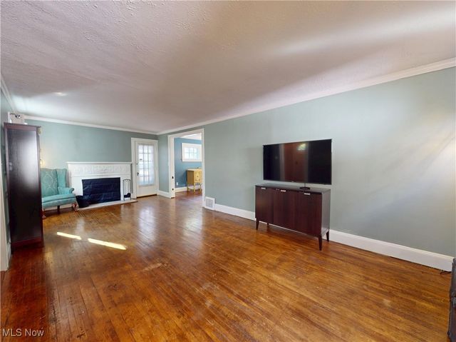 1136 Erieview Road, Cleveland Heights, OH 44121