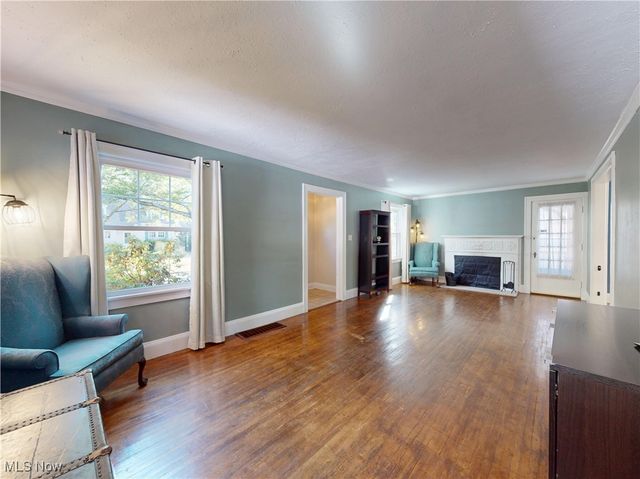 1136 Erieview Road, Cleveland Heights, OH 44121