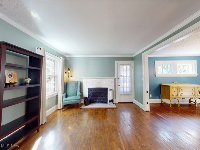 1136 Erieview Road, Cleveland Heights, OH 44121