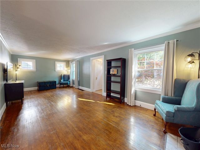 1136 Erieview Road, Cleveland Heights, OH 44121