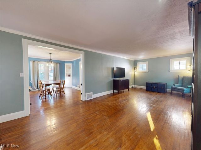 1136 Erieview Road, Cleveland Heights, OH 44121