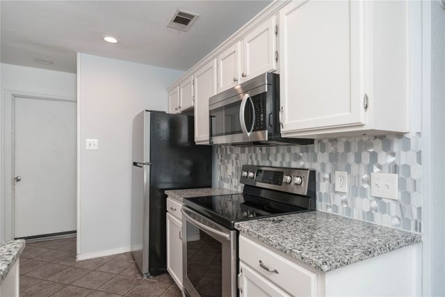 1524 Briarcrest Drive, Grapevine, TX 76051