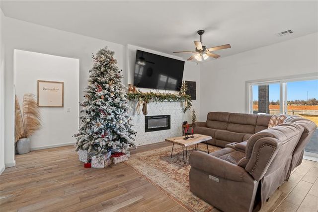 1121 NW 12th Street, Newcastle, OK 73065