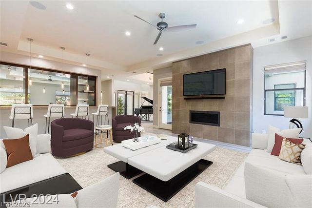 82 Grey Feather Drive, Las Vegas, NV 89135