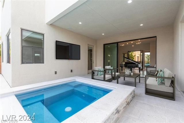 82 Grey Feather Drive, Las Vegas, NV 89135