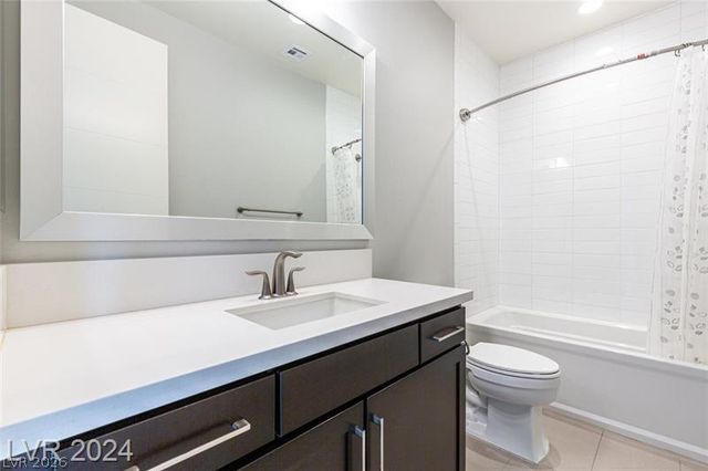 82 Grey Feather Drive, Las Vegas, NV 89135