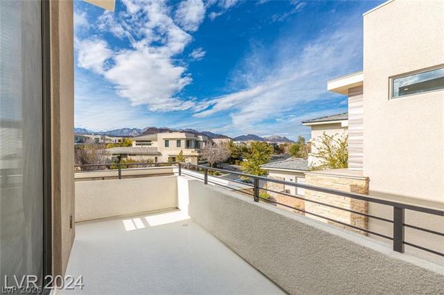 82 Grey Feather Drive, Las Vegas, NV 89135