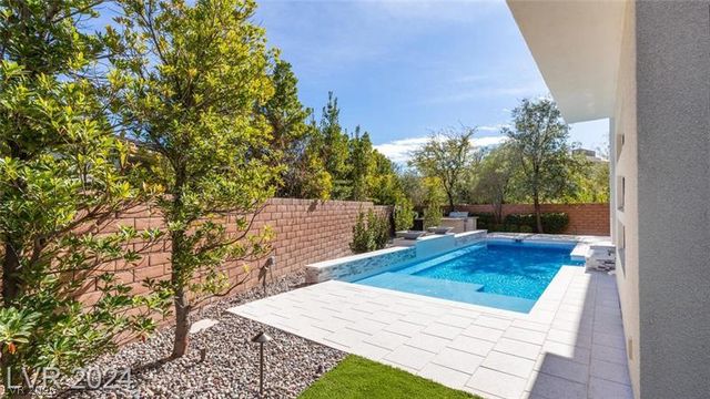 82 Grey Feather Drive, Las Vegas, NV 89135