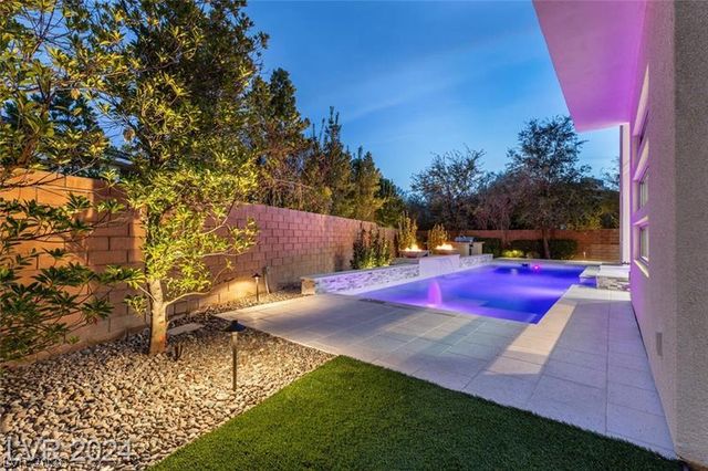82 Grey Feather Drive, Las Vegas, NV 89135