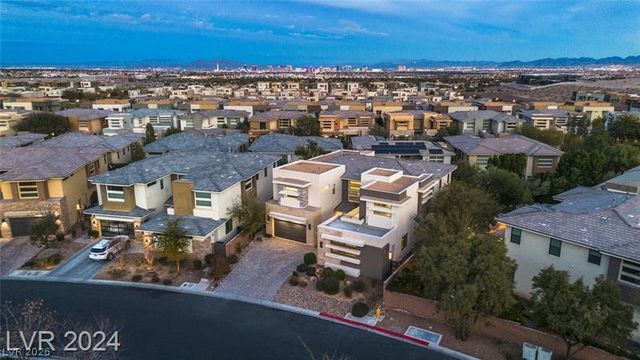 82 Grey Feather Drive, Las Vegas, NV 89135