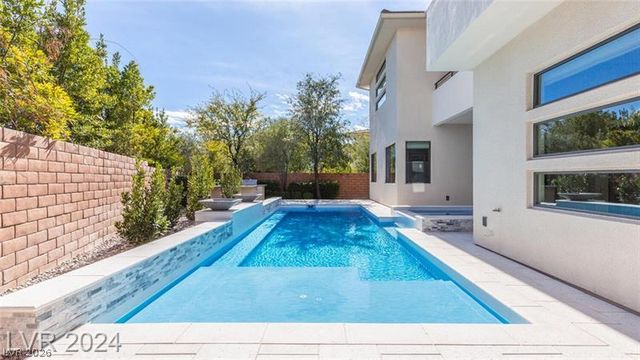 82 Grey Feather Drive, Las Vegas, NV 89135